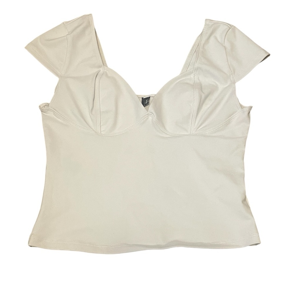 Trendy Queen White Short Sleeve Crop Top with V Neck Babydoll Top EUC